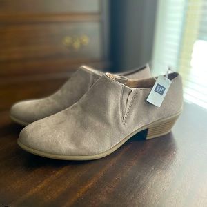 Gap size 9 booties taupe faux suede